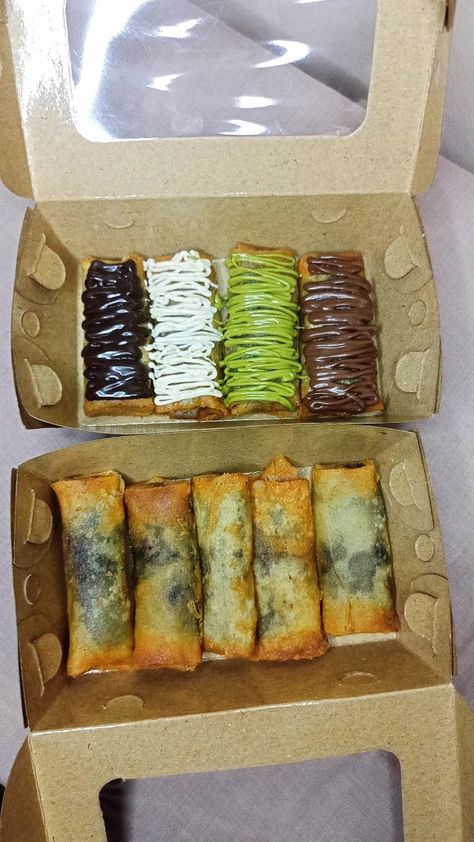 Keju Aroma, Banana Spring Rolls, Cake Korean, Banana Roll, Indonesian Desserts, Cake And Sweets, Indonesian Cuisine, Cake Photo, Aesthetic Coffee