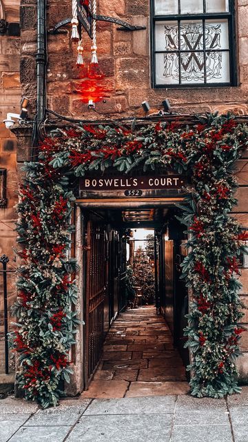 Rosie 🌸 London | Travel | Cosy Content on Instagram: "Edinburgh at Christmas 🎄 5 lovely places to visit Edinburgh in December✨ 📍1. The Mound Christmas lights 2. Boswell's Court 3. The Dome 4. Princes Street Gardens 5. Edinburgh Castle #edinburgh #christmas #christmasinedinburgh #scotland #edinburghcastle" Scotland Christmas Aesthetic, Edinburgh At Christmas, Edinburgh Scotland Christmas, Highclere Castle Christmas, Edinburgh Market, Christmas Chateau, Edinburgh Scotland Winter, Scotland In December, Scotland December