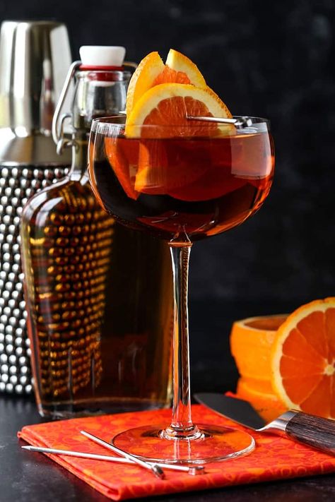 Amaretto Sidecar Cocktail | A Classic Cocktail Recipe | Mantitlement Amaretto Recipes, Homemade Amaretto, Almond Cocktails, Amaretto Cocktails, Cocktail Amaretto, Amaretto Recipe, Amaretto Drinks, Sidecar Cocktail, Flavored Liquor