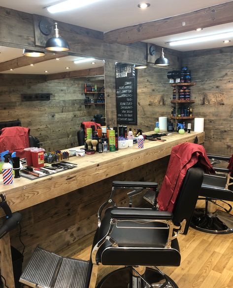 South Planks Design recently completed the fitout of a new Barber Shop in Garstang. Featuring our reversed side Cabin Boards and Industrial style wall lights.   This look is great for both commercial and residential! Get in touch today if you want advise on design or materials.  @design_southplanks @surfaces_southplanks  #garstang #fitout #interiordesign #rusticdesign #woodcladding #indsutrialstyle Western Barber Shop, Rustic Barber Shop Decor, Garage Barbershop, Small Barbershop, Barber Shop Design, Barbershop Design Interior, Japanese Modern House, Barber Shop Interior, Small Pallet