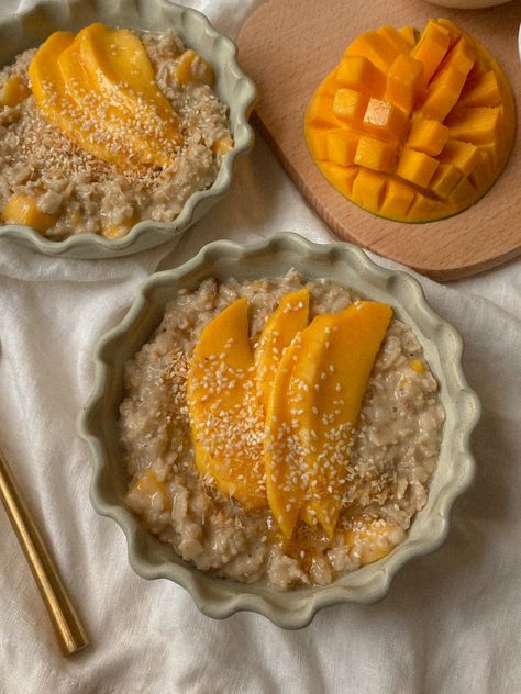 Creamy Coconut Mango Oatmeal Mango Oatmeal, Mango Sticky Rice, Sticky Rice, Vegan Breakfast, Wholesome Food, Cafe Food, Pretty Food, Aesthetic Food, Love Food