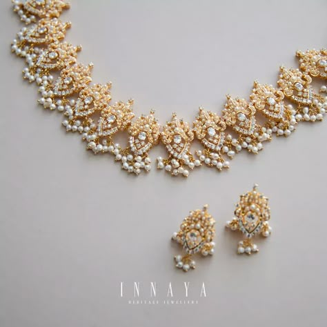 Gold Necklace Wedding, Bridal Jewellery Inspiration, Indian Wedding Jewelry Sets, Neck Pieces Jewelry, Indian Bridal Jewelry Sets, Asian Jewelry, Fancy Jewellery Designs, Gold Jewelry Sets, Indian Jewelry Sets