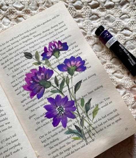 Book Painting Ideas On Canvas Easy, Paint On Book Pages, Painting In Books Pages, Acrylic Painting Books, Painting Book Ideas, Painting Book Covers Ideas, Painting In Book, Book Cover Painting Ideas, Painting On Books