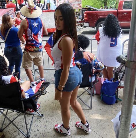 Puerto Rico Jewelry, Puerto Rican Parade, Puerto Rican People, Puerto Rican Flag, Puerto Rico Art, Puerto Rican Pride, Puerto Rican Culture, Caribbean Culture, Painted Jeans