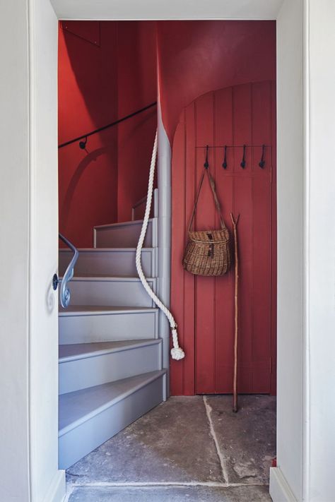 Red Staircase - Lamb's House in Leith Breakfast Room Green, Pavilion Grey, Cotswolds Cottage, Paint Charts, Paint Color Inspiration, Real Homes, Farrow And Ball Paint, Mary Queen Of Scots, Farrow And Ball