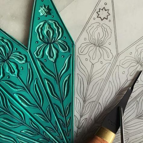 marie.amelie.giamarchi on Instagram: "✨Last minute designs for some Victorian inspired paper ornaments✨.
Hopefully everything will be ready for a last drop in my Etsy shop before December .
.
There’s a 20% off just for you in the shop until the 4th of December and I will upload more textiles next Sunday !
.
✨🖤✨
.
.
.
.
#linogravure #linocut #linoprints #gravure #prints #linocarving #christmasornaments  #ornementsdenoel #christmasdecoration #noel #handmade #shopsmallbusiness #printmakersofinstagram #printmaking #ink #paperornaments #papeteriepersonnalisée 
#christmashopping" Linocut Prints Art, Paper Ornaments, Shop Small Business, Lino Print, Linocut Prints, Drop In, Amelie, Linocut, Last Minute