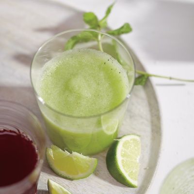 Melon, Mint, and Cucumber Smoothie Recipe - Delish.com Melon Smoothie, Lemon Smoothie, Cucumber Smoothie, Mint Smoothie, Resep Smoothie, Smoothie King, Ayurvedic Recipes, Honeydew Melon, Cucumber Melon