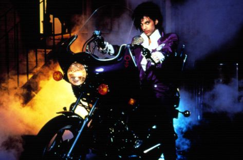 Prince's 'Purple Rain' Came Out 32 Years Ago Today: Watch the Trailer | Billboard 07/27/2016 #news #music #billboard #prince #purplerain Prince Purple Rain Movie, Purple Rain Movie, Prince Music, Prince Purple, Rip Prince, Photos Of Prince, Millennium Park, Paisley Park, Prince Purple Rain