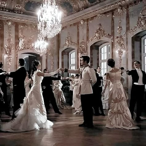 Royal Ballroom Aesthetic, Royalty Aesthetic Princess, 1800 Aesthetic, Royal Ballroom, Ballroom Aesthetic, Royal Core, Ball Aesthetic, Victorian Romance, Dark Fairytale