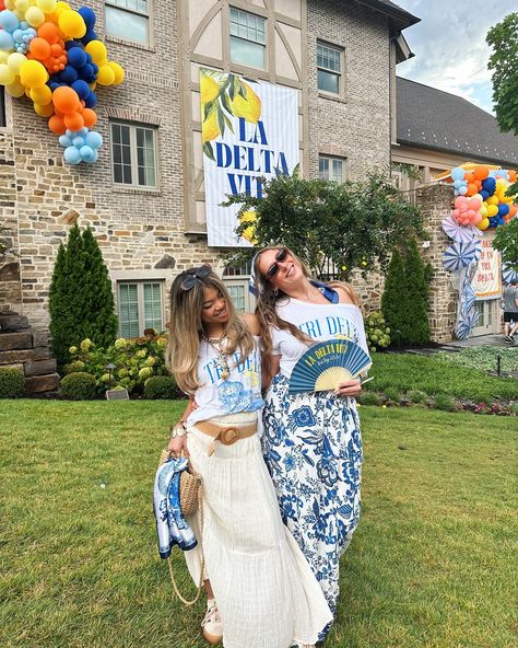 LA DELTA VITA!!!🍋🍋🍋 pc 24 is everything and more Tri Delta Bid Day, Adpi Merch, Recruitment Themes, Sorority Merch, Bid Day Themes, Tri Delta, Delta Zeta, Kappa Delta, Bid Day