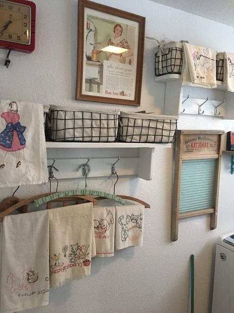 Cozy Cabin Kitchen, Washboard Decor, Primitive Laundry Rooms, Room Off Kitchen, Vintage Laundry Room Decor, Laundy Room, Rustic Laundry Rooms, Vintage Laundry Room, Dream Laundry Room