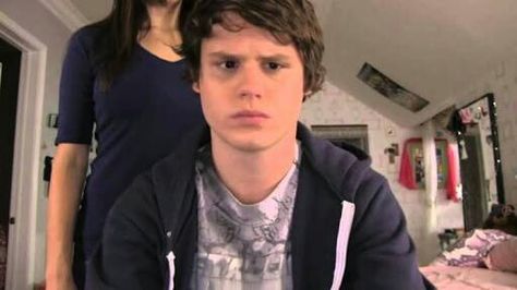 Matt Shively's Ben wears Metallica shirt on Paranormal Activity 4 movie and the other scene on this movie, he also wears Metallica Kill 'Em All shirt.. Wow Really cool... Matt Shively, Paranormal Activity Movie, Paranormal Activity 4, Metallica Shirt, Paranormal Activity, Pinterest Board, Aesthetically Pleasing, Celebrity Crush, Metallica