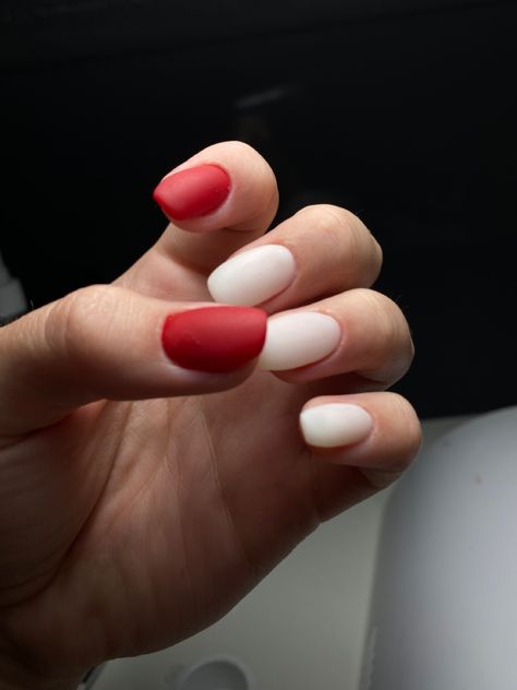 Short matte nails red/white Red White Nails Short, Red And White Short Nails, Red And White Nails Short, Matte Nails Red, Short Matte Nails, Nail Inspo 2022, White Short Nails, Red And White Nails, French Manicures