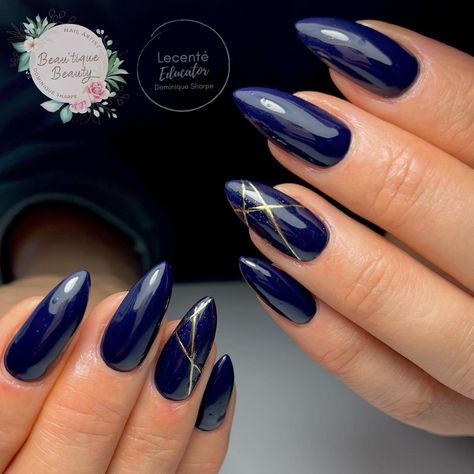 Matte Navy Blue And Gold Nails, Navy Blue With Glitter Nails, Navy Blue Autumn Nails, Winter Nails Navy Blue, Navy Tip Nails, Dark Blue Wedding Nails, Dark Blue Gel Nails Ideas, Dark Blue Nails With Gold, Short Dark Blue Nails