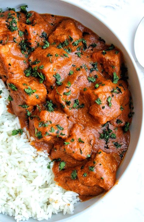 A creamy, savory, rich vegan butter chicken recipe made with tofu. This recipe is 100% meat-free and packed with insane flavor. Pair this dish with rice, naan, or roti. #plantbased #tofurecipes #dinnerrecipes #curry #dinner #indianrecipes #indianfood #meatless Curry Dinner, Vegan Butter Chicken, Butter Chicken Sauce, Tofu Chicken, Plant Based Recipes Easy, Plant Based Dinner, Butter Chicken Recipe, Vegan Mac And Cheese, Sauce For Chicken