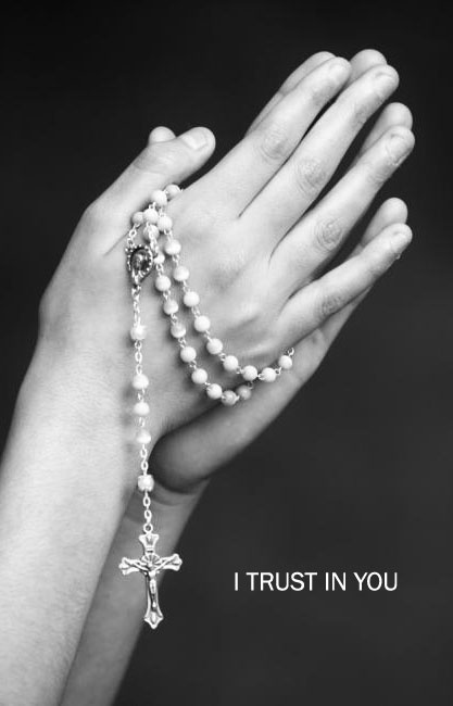 I trust in you Rosary Photography, Praying Hands Rosary, Prayer Hands, Christian Quotes Wallpaper, Hand Photography, Collage Drawing, Jesus Christ Art, Holy Rosary, Hand Reference