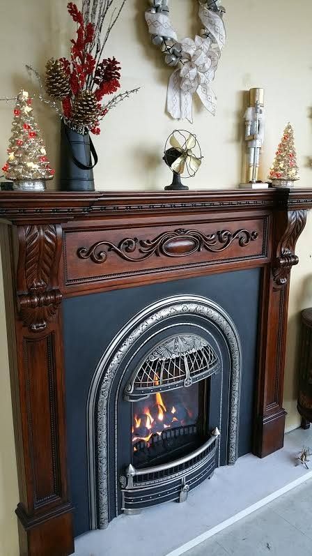 Cafe Fireplace, Small Fireplaces, Outdoor Fireplace Plans, Design Camino, Wood Burning Fireplace Inserts, Diy Outdoor Fireplace, Gas Insert, Wood Mantel, Gas Fireplace Insert