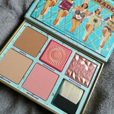 Benefit Cosmetics Cheek Parade Palette @_makeup.lovers_ on Instagram Beauty Blender How To Use, Cheek Makeup, Makeup Advice, Best Makeup Tips, Makeup Haul, Cheek Palette, Small Makeup Bag, Creamy Concealer, How To Apply Foundation