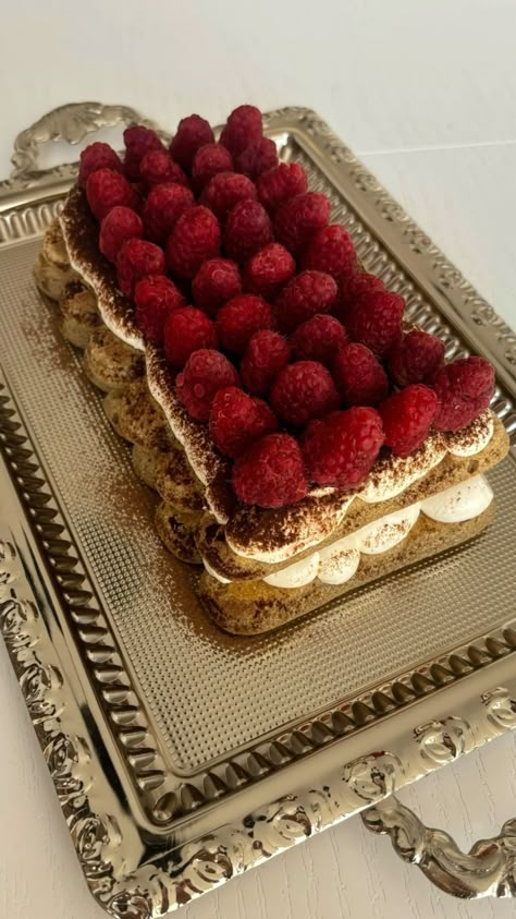 Christmas Tiramisu Decoration, Tiramisu Cake Aesthetic, Wedding Tiramisu, Tiramisu Decoration, Aesthetic Tiramisu, Tiramisu Wedding Cake, Birthday Tiramisu, Tiramisu Birthday Cake, 30th Dinner Party