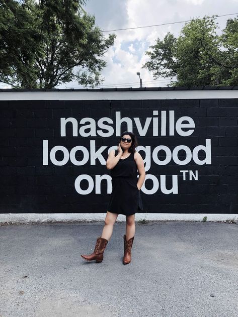 The Ultimate Guide to Nashville, Tennessee — SABA BOK / Nashville Looks Good on You Mural I Believe In Nashville, Nashville Murals, Nashville Travel Guide, Nashville Travel, Weekend In Nashville, Nashville Vacation, Centennial Park, Weekend Itinerary, Cities In Italy