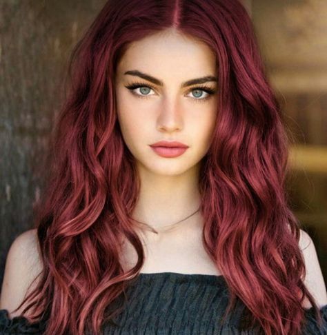 Deep Burgundy Hair, Lebanese Women, Red Hair Looks, Maroon Hair, Hairstyle Examples, Burgundy Hair, Hair Color And Cut, Hair Crush, Hair Clothes