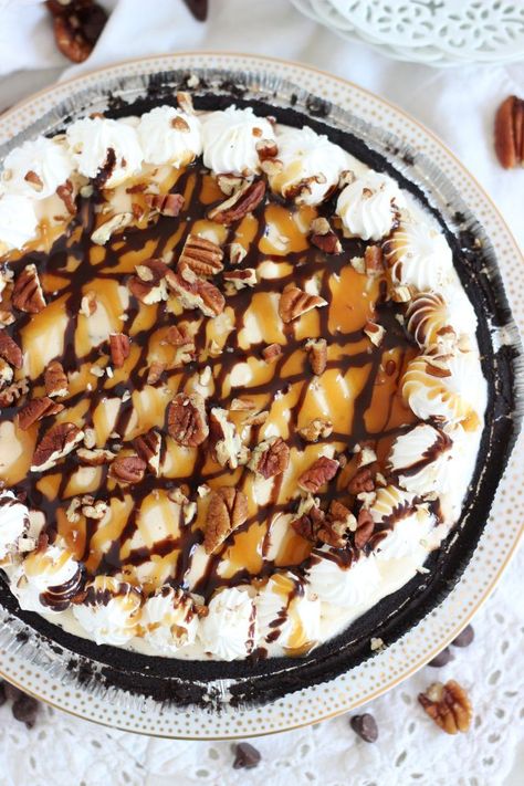 Turtle Pie Recipe, Turtle Ice Cream, Ice Cream Pie Recipe, Homemade Ice Cream Cake, Chocolate Fudge Sauce, Ice Cream Pie, Ice Cream Chocolate, Pecan Ice Cream, Cream Pies