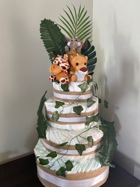 Safari Baby Shower Boy, Natural Baby Products, Baby Shower Safari Theme, Diaper Cake Boy, Nappy Cake, Jungle Baby Shower Theme, Baby Shower Diaper Cake, Cadeau Baby Shower