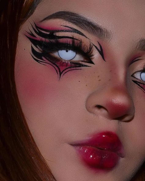 Heavy Metal Makeup Women, Red Egirl Make Up, Red Tears Makeup, Red Liner Makeup Looks, Red Demon Makeup, Cool Eye Makeup Looks, Red Aesthetic Makeup, Dragon Eyeliner, Dragon Makeup Look