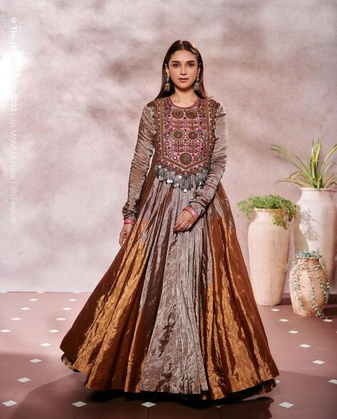 Indo Fusion Outfits Women, Sagai Outfit, Latest Wedding Dresses Indian Style, Latest Lehenga Design 2024, Aditi Rao Hydari Indian Outfits, Anarkali Suits Designer Latest, Designer Ghagra, Sufi Night, Aditi Rao Hydari