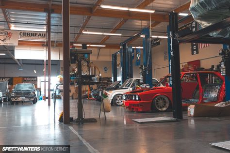 Automotive Shop Ideas, Car Shop Garage, Tuner Garage, Auto Shop Ideas, Car Mechanic Garage, Car Shop Ideas, Car Warehouse, Car Mechanics Garage, Pre Engineered Metal Buildings