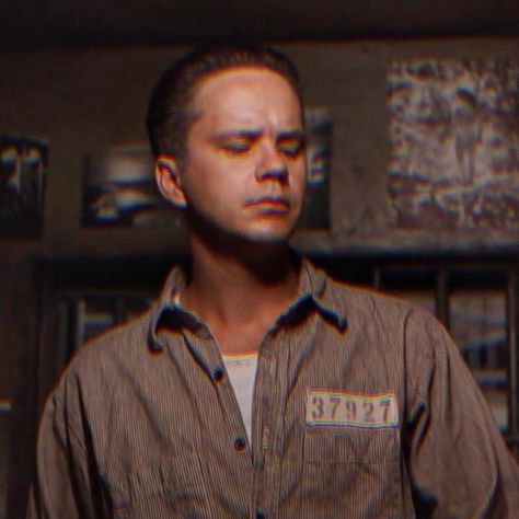 Andy Dufresne The Shawshank Redemption, Andy Dufresne, 1990s Films, Tim Robbins, Shot Hair, Marvel Dr, The Shawshank Redemption, Black Background Wallpaper, Shot Hair Styles