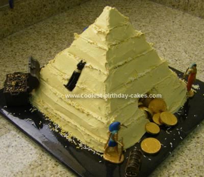 An option Pyramid Cake How To Make A, Archeology Cake, Cleopatra Party, Indiana Jones Cake, Diy Birthday Cakes, Pyramid Cake, Pyramid Project, Egypt Party, Indiana Jones Birthday Party