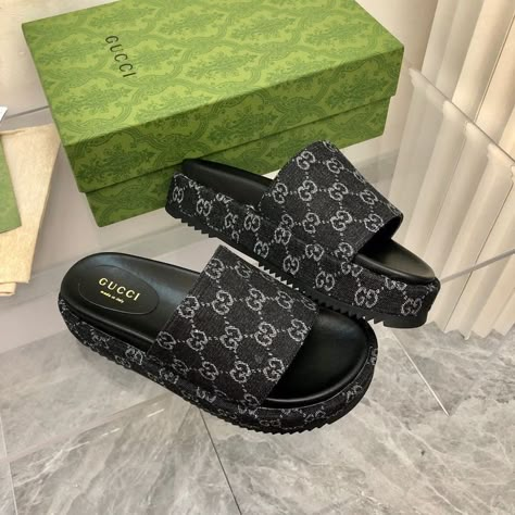 Pretty Sandals, Trendy Shoes Sneakers, Pretty Shoes Sneakers, Shoes Heels Classy, Shoes Outfit Fashion, Shoe Wishlist, Fashion Slippers, Fresh Shoes, Hype Shoes