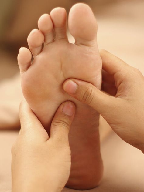 Reflexology Course | School of Natural Health Sciences Reflexology Benefits, Massage Images, Massage Pictures, Foot Reflexology Massage, Bolesti Chrbta, Spa Therapy, Reflexology Massage, Foot Reflexology, Massage Machine