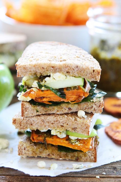 Roasted Sweet Potato Sandwich with Apples, Pesto, Kale, and Blue Cheese Sweet Potato Sandwich, Fall Sandwiches, Blue Cheese Recipes, Potato Sandwich, Pesto Sandwich, Clean Eating Recipes Lunch, Clean Eating Lunch, Roasted Sweet Potato, Vegetarian Sandwich