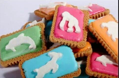 Zoo biscuits ... :) from South Africa ... Animals never look this good though :) Zoo Biscuits South Africa, Zoo Biscuits, African Leggings, Zoo Cookies, 90s Things, 90s Theme Party, Africa Animals, 90s Theme, Big 5