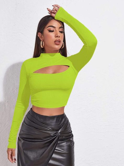 Lime Top Outfit, Lime Green Top Outfit, Cute Neon Outfits, Green Fashion Outfits, Lime Green Scarf, Neon Green Top, Modeling Outfits, Verde Lima, Scarf Top