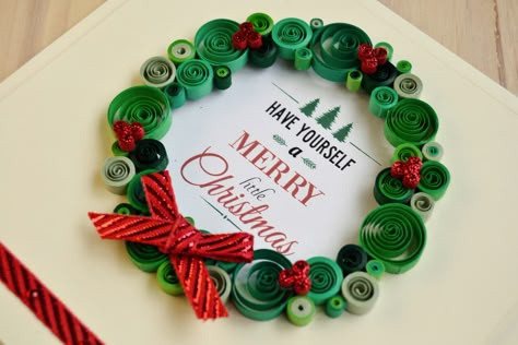 Quilled circle wreath card Diy Quilling Crafts, Circle Wreath, Paper Quilling For Beginners, Paper Quilling Cards, Quilling Work, Quilling Christmas, Paper Quilling Patterns, Quilled Paper Art, Quilling Tutorial