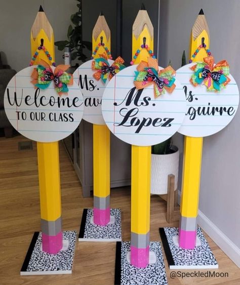 Cute Gifts For Best Friends, Teacher Appreciation Diy, Kindergarten Graduation Party, Handmade Teacher Gifts, Appreciation Gifts Diy, Teacher Appreciation Gifts Diy, Teacher Craft, Elementary Classroom Decor, Teachers Diy