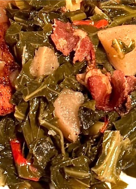 Cooking Mustard Greens, Southern Style Collard Greens, Greens Recipes, Turnip Recipes, Fried Bacon, Southern Greens, Cruciferous Vegetables, Collard Greens Recipe, Southern Recipes Soul Food