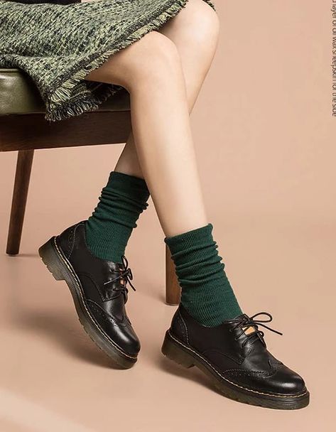 Woman Leather Shoes, Lace Up Leather Shoes, Oxford Black Shoes Outfit, Comfy Black Work Shoes, Leather Shoes Woman Outfit, Womens Suit Shoes, Lace Up Oxfords Women Outfit, Woman Oxford Shoes, Suit Shoes For Women