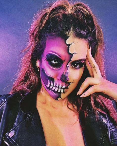 65+ Best Halloween Makeup Ideas on Instagram 2020 | Makeup Looks Half Face Halloween Makeup, Face Halloween Makeup, Halloween Skeleton Makeup, Halloweenský Makeup, Holloween Makeup, Creepy Halloween Makeup, Cute Halloween Makeup, Halloween Makeup Ideas, Halloween Makeup Pretty