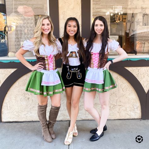 Octoberfest Girls, Woman Beer, Oktoberfest Costume, Easy Costume, Oktoberfest Beer, German Girl, Easy Costumes, Top Photographers, Business Tops