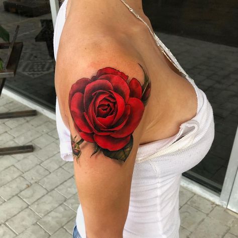 Pink Rose Tattoos On Shoulder, Red Roses Tattoos For Women, Rose Shoulder Tattoos, Red Flower Tattoo, Lil Tattoo, Tattoo Touch Up, Tattoo Symbolism, Roses Tattoos, Red Flower Tattoos