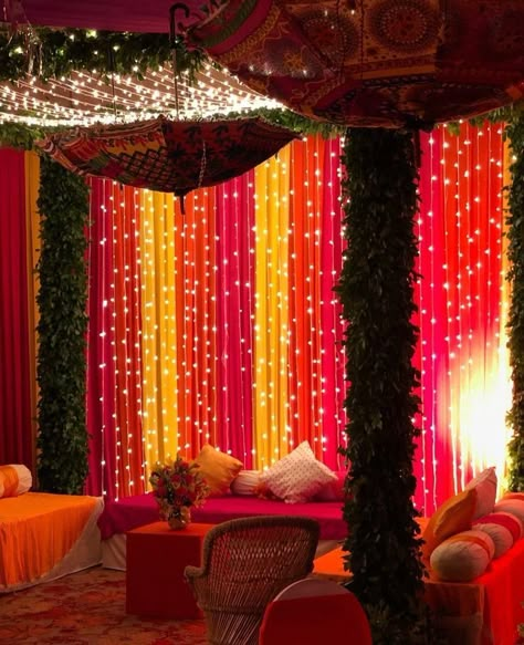 Garden Light Decoration, Night Mehendi Decor, Mehndi Background, Wedding Night Bedroom, Mehendi Backdrop, Nikah Decor, Mehendi Decor Ideas, Mehendi Decor, Wedding Decor Photos