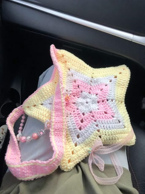 How To Crochet Star Bag, Crochet Star Projects, Star Bag Tutorial, Crochet Star Cardigan, Crochet Bag Star, Star Bag Crochet Pattern, Crochet Star Bag Pattern, Starry Night Crochet, Star Crochet Bag