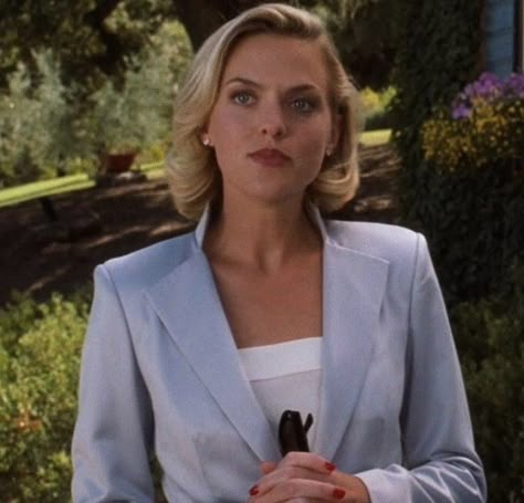 Elaine Hendrix 90s, Meredith Blake Hair, Meredith Blake Style, Short Hair Old Money, Meredith Blake Aesthetic, Gemini Aura, Parents Trap, Meredith Blake, The Parent Trap