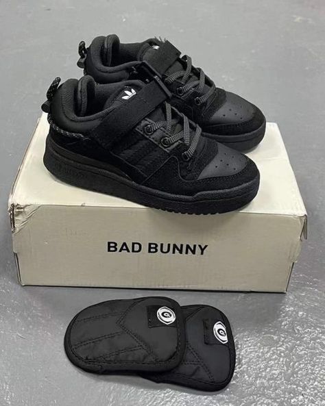 Bad Bunny Zapatillas, Zapatos Bad Bunny, Zapatillas Bad Bunny, Gtr Skyline, Bunny Shoes, Skyline R34, Pretty Shoes Sneakers, Shoe Wishlist, Nissan Gtr