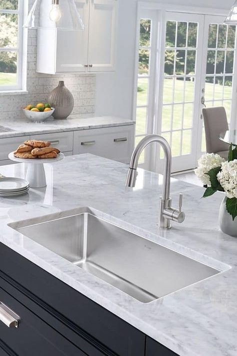 Kitchen Sink Single Basin, Big Kitchen Sink Ideas, Sink Styles For Kitchen, Kitchen Basin Ideas, Large Kitchen Sink Ideas, Large Sinks Kitchen, Kitchen Ideas Sink, Big Sink Kitchen, Kitchen Sinks And Faucets Undermount