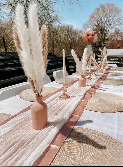 Minimal boho neutral Bridal Shower Boho Table Decor, Boho Pink Table Setting, Boho Birthday Centerpiece Party Ideas, Simple Boho Party Decor, Bobo Baby Shower Girl, Boho Party Table Setting, Boho Party Set Up, Rustic Boho Birthday Party Decor, Boho Set Up